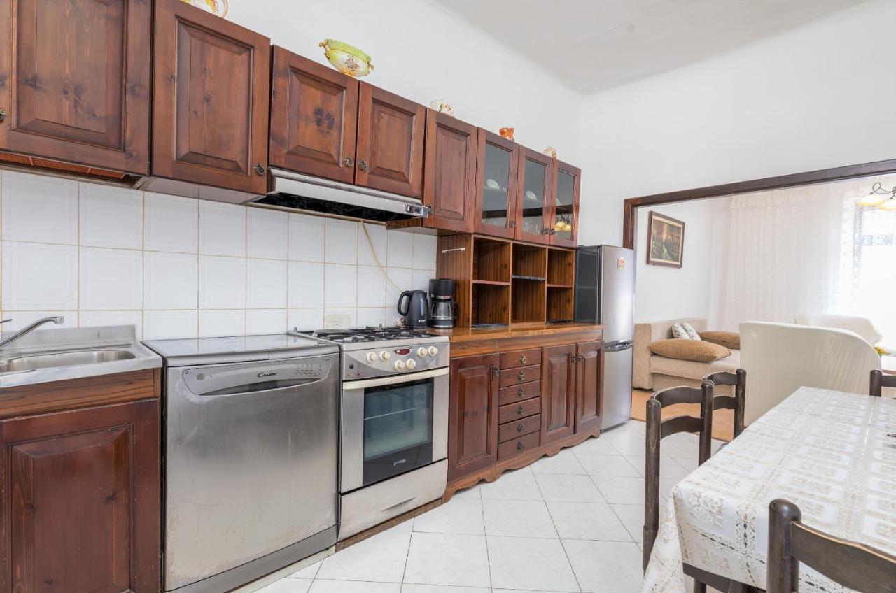 Apartment Ana Fažana エクステリア 写真
